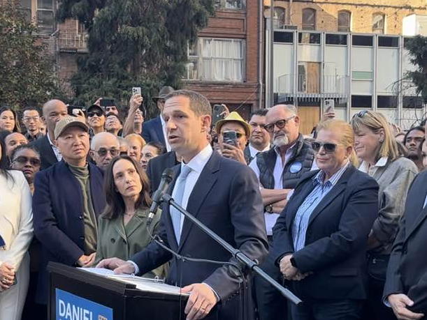Lurie makes first appearance as mayor-elect in Chinatown - The Voice of ...